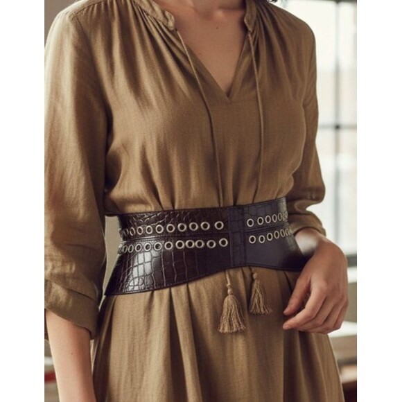 DESIGNER NEIMAN MARCUS BROWN LEATHER STUDDED CROC EMBOSSSED 3 1/2 \